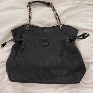 Toryburch Tote bags. Excellent condition. Black with shoulder strap.